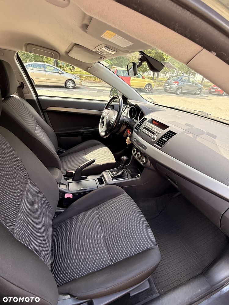 Mitsubishi Lancer 1.8 Invite - 10