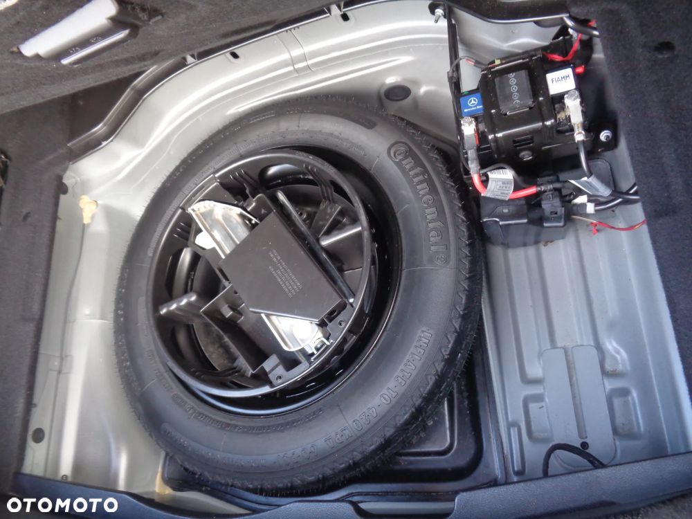 Mercedes-Benz Klasa C 180 CGI BlueEFFICIENCY Avantgarde - 9