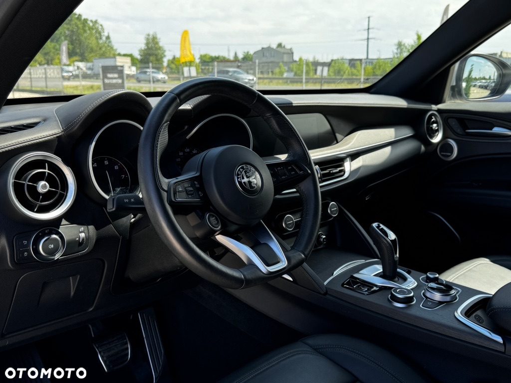 Alfa Romeo Stelvio 2.0 Turbo 16V AT8-Q4 Ti - 10