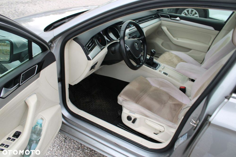Volkswagen Passat - 16