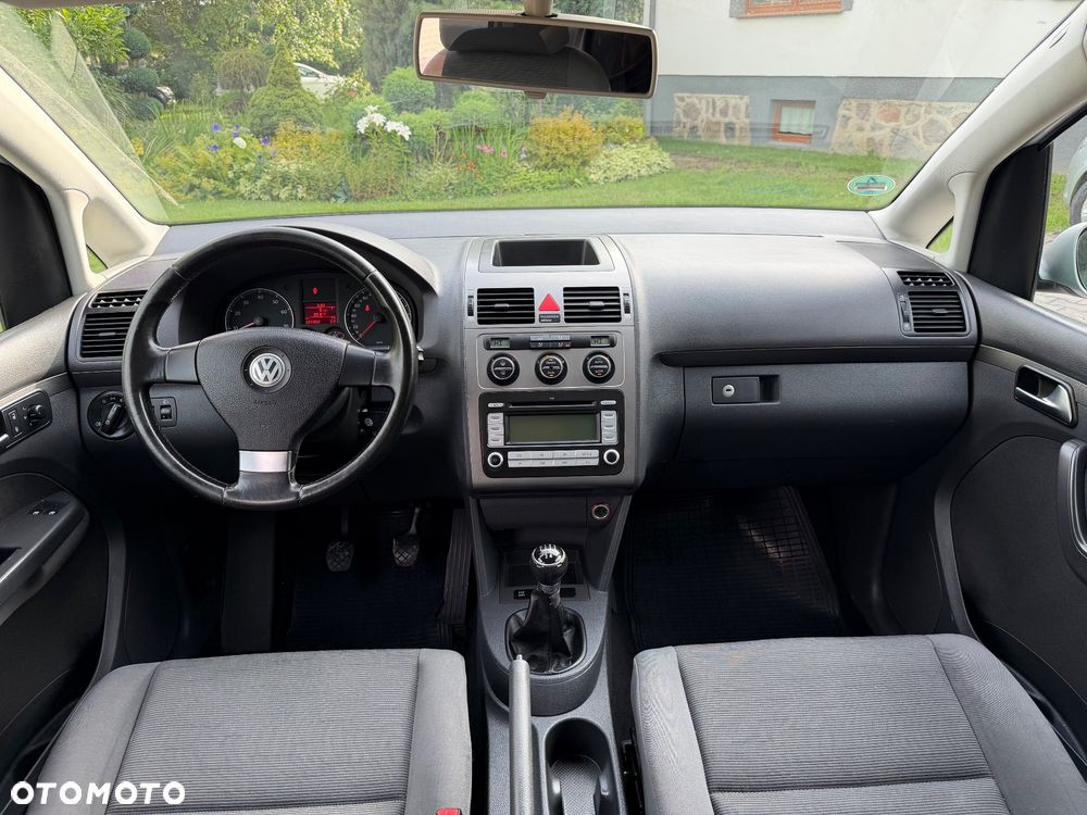 Volkswagen Touran - 22