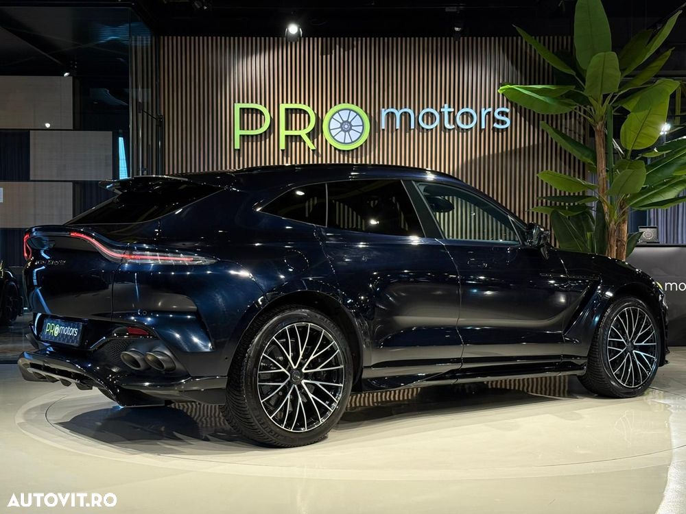 Aston Martin DBX - 8