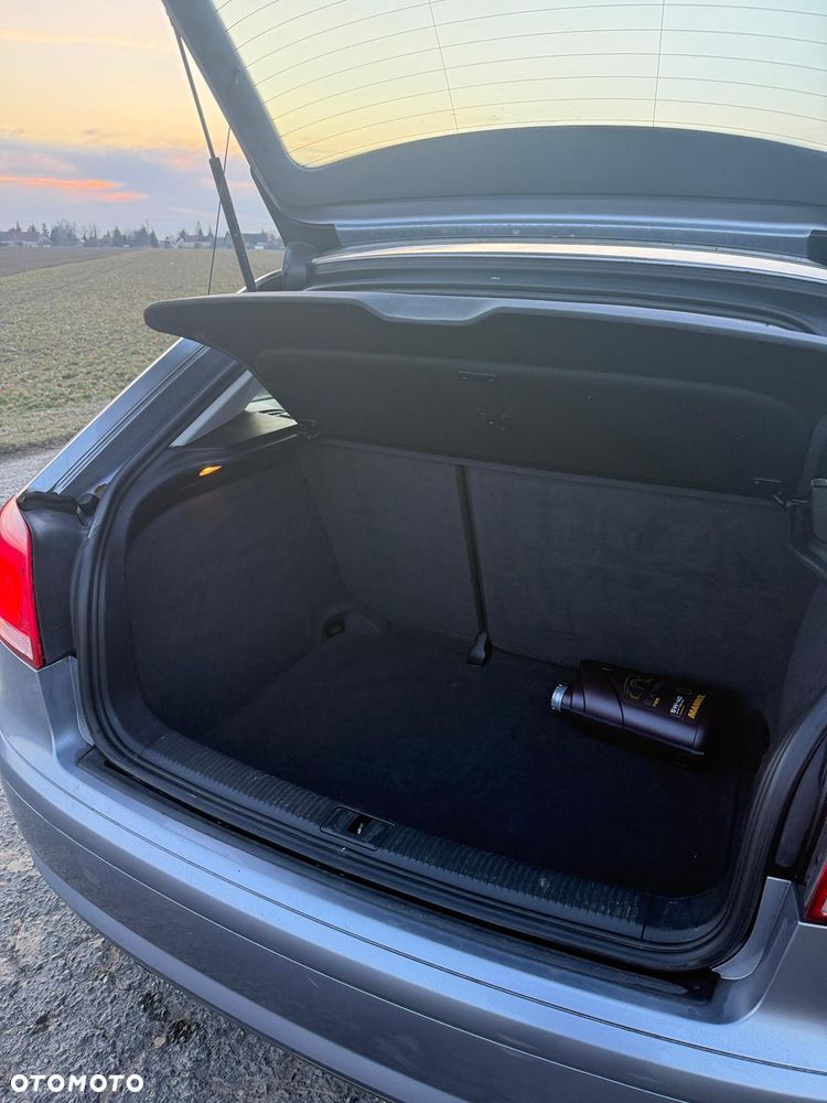 Audi A3 3-drzwiowe 1.6 Attraction - 18