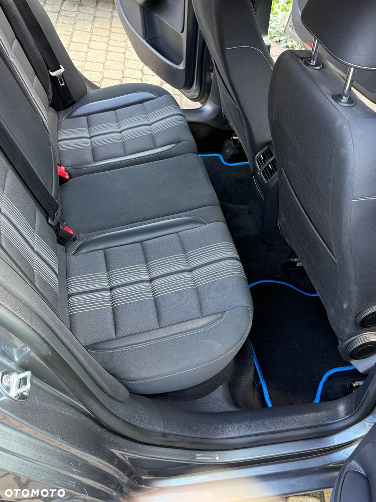 Volkswagen Golf - 10