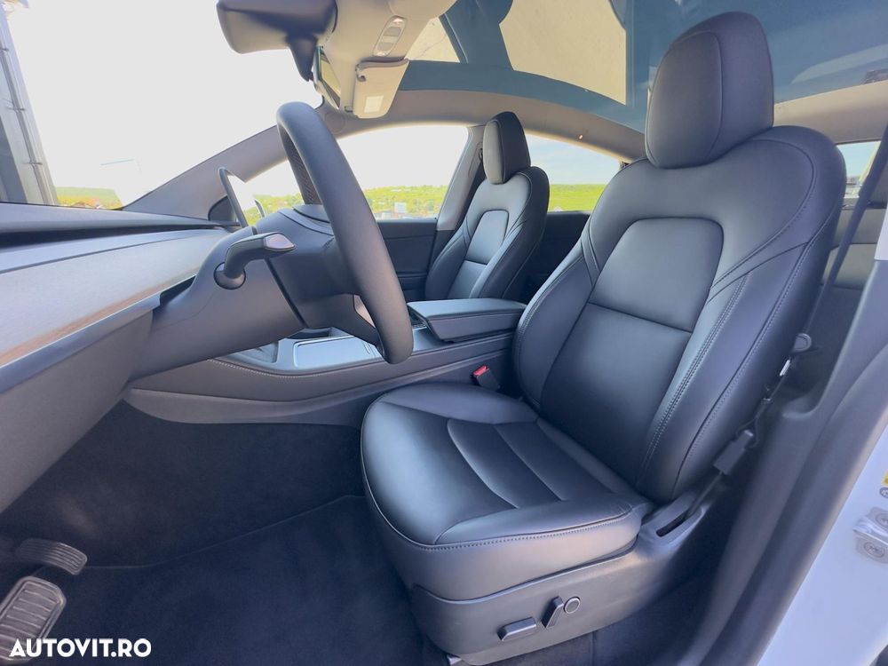 Tesla Model Y Long Range Dual Motor AWD - 13