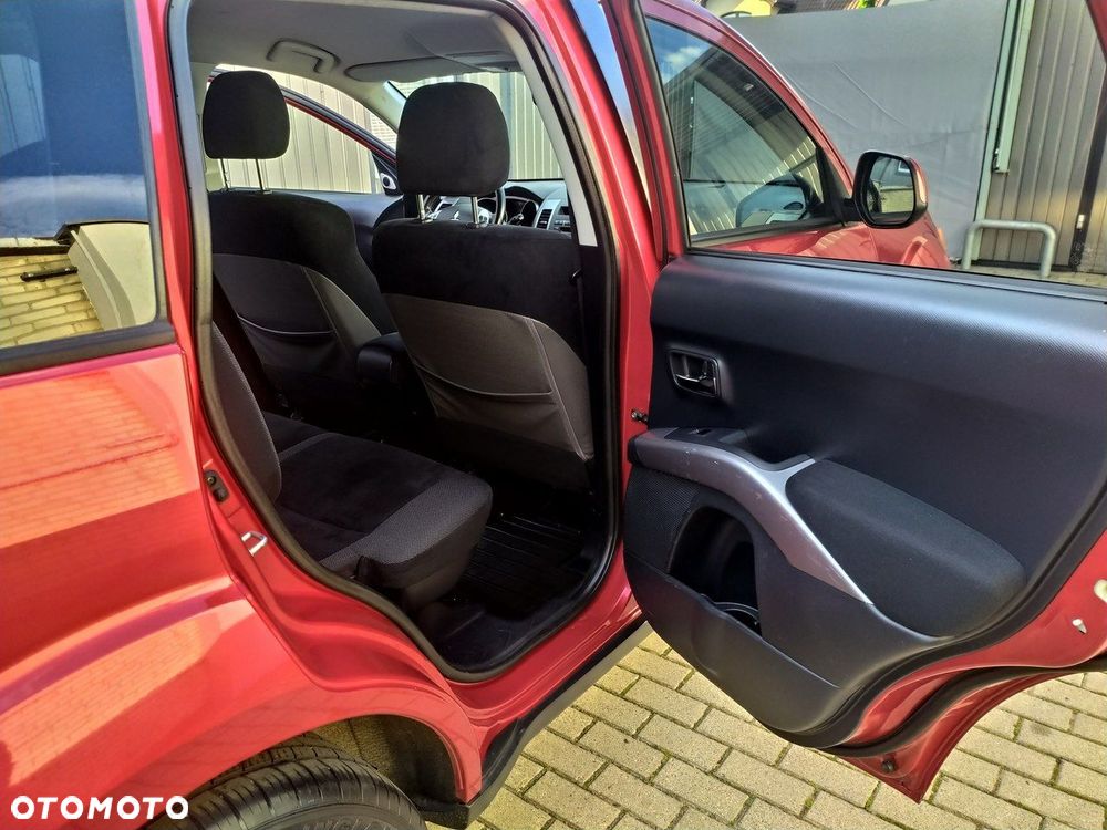 Mitsubishi Outlander 2.4 4WD CVT Intense - 22