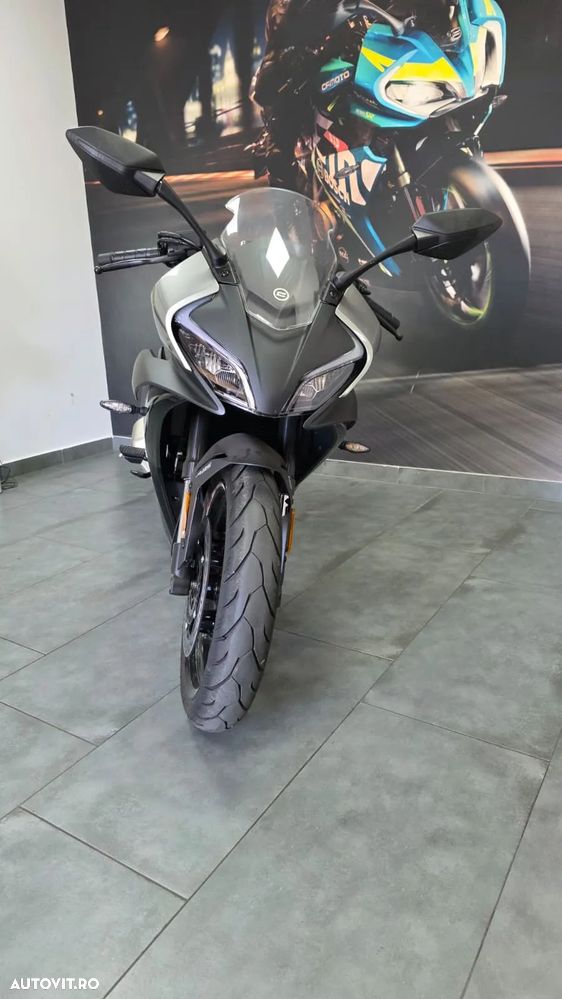 CF Moto 300SR ABS - 5