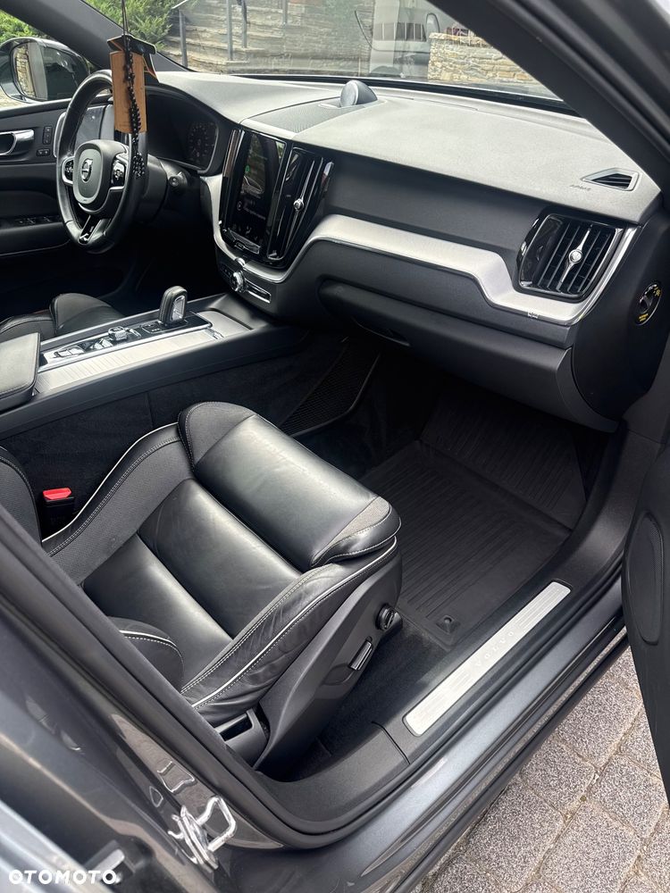 Volvo XC 60 B5 D AWD R-Design - 10