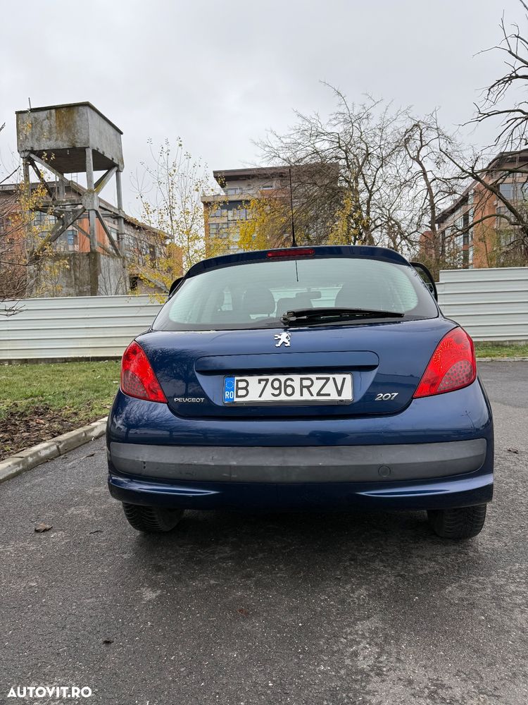 Peugeot 207 - 8