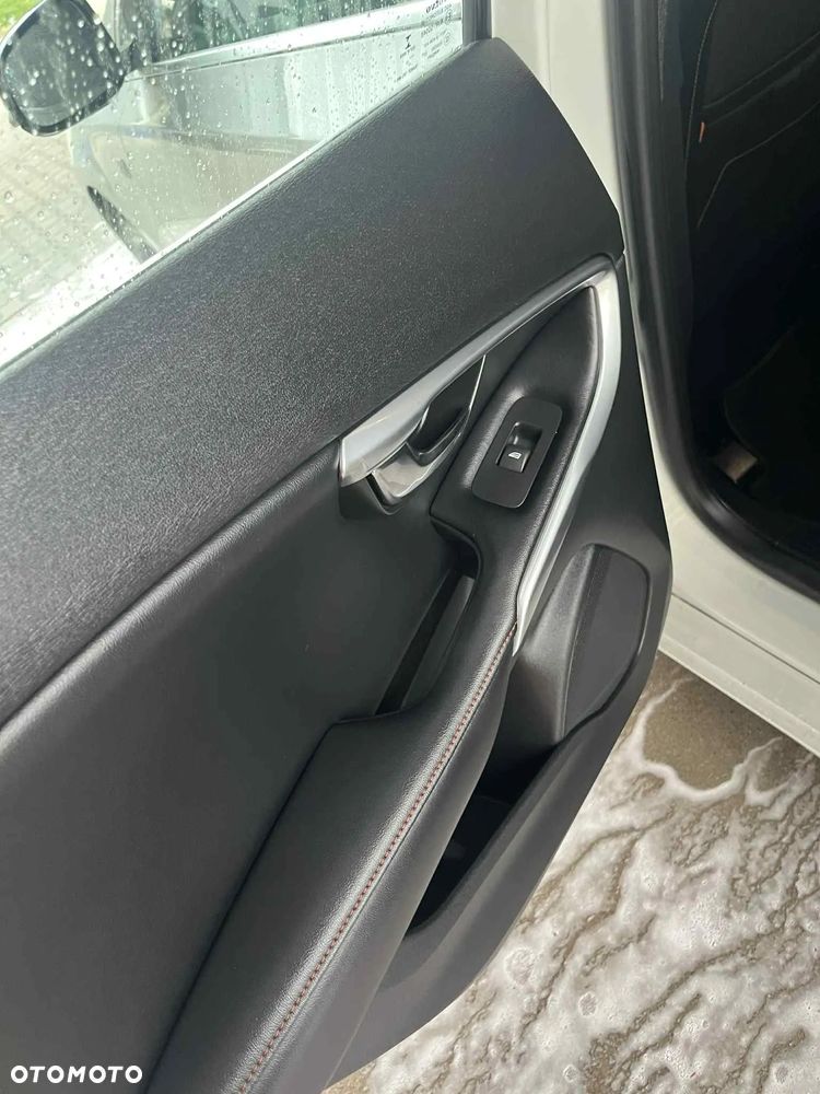 Volvo V40 D2 Drive-E Momentum - 5