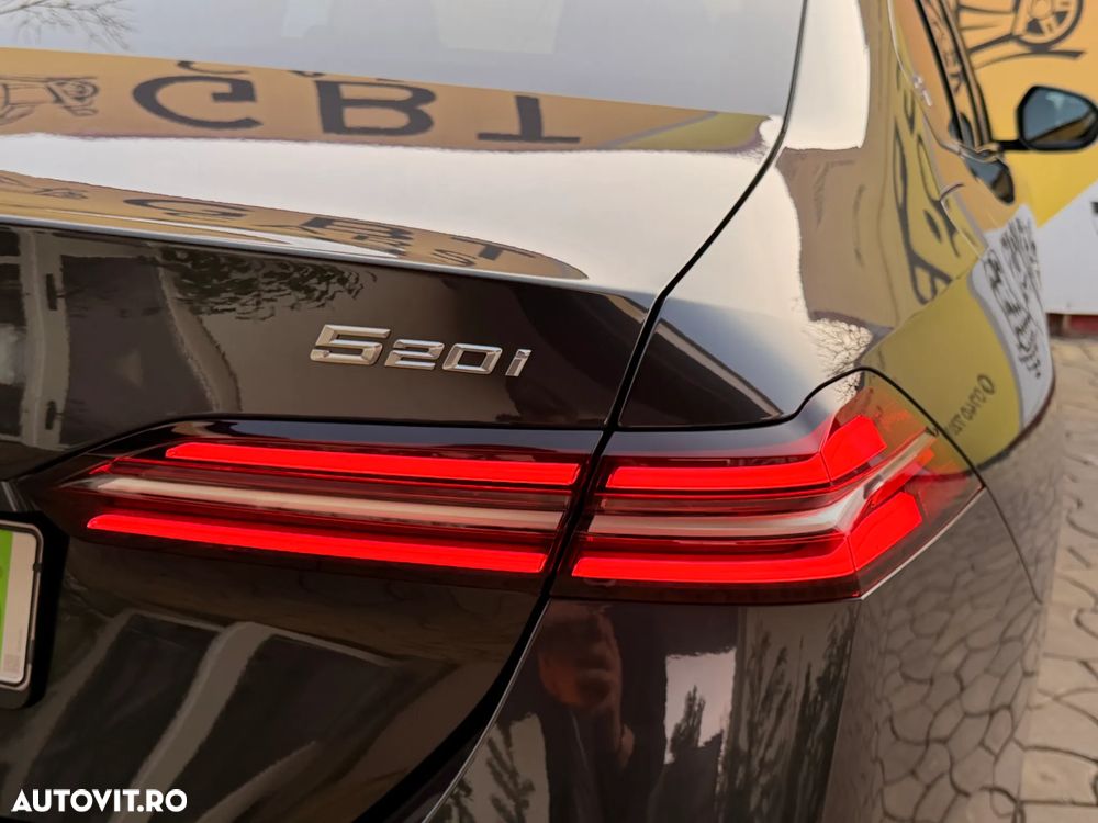 BMW Seria 5 520i AT MHEV - 33