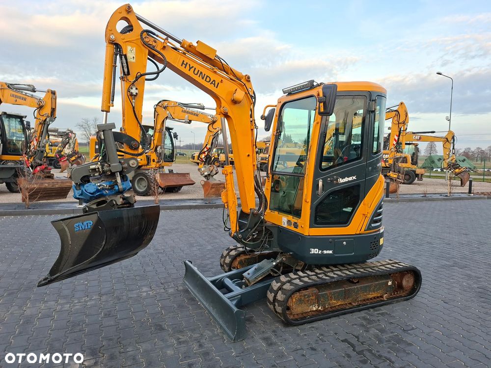 Hyundai R30 ROTOTILT - 1