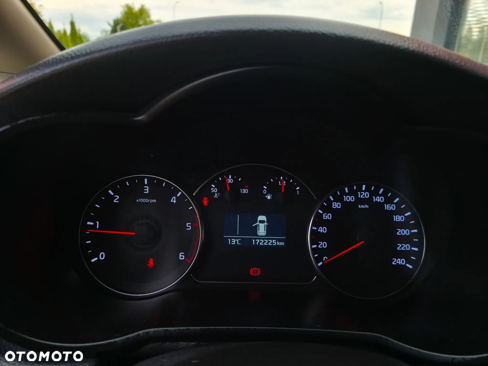 Kia Carens 1.7 CRDi XL 7os - 11