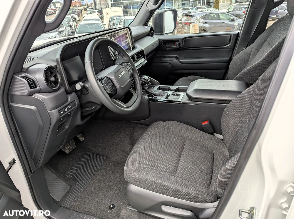 Toyota Land Cruiser 300 - 8