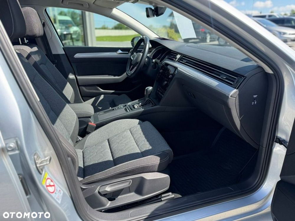 Volkswagen Passat - 17