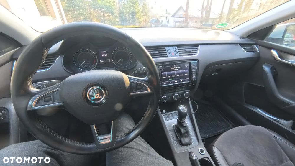 Skoda Octavia Scout 2.0 TDI 4x4 DSG - 10