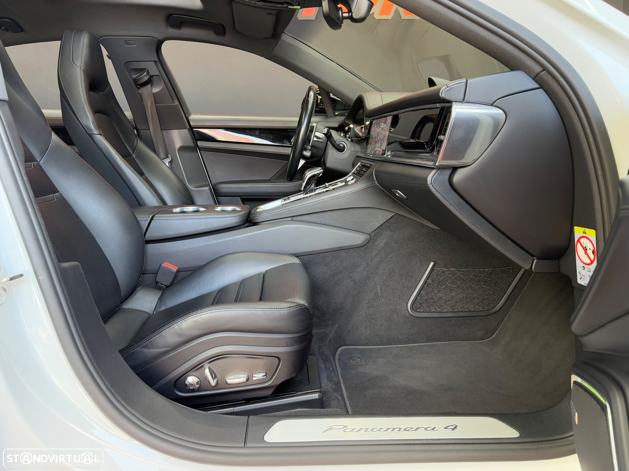 Porsche Panamera 4 E-Hybrid - 42