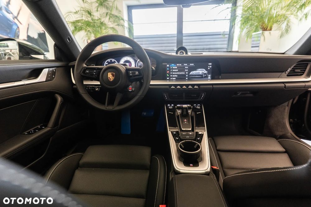 Porsche 911 Carrera 4S - 12
