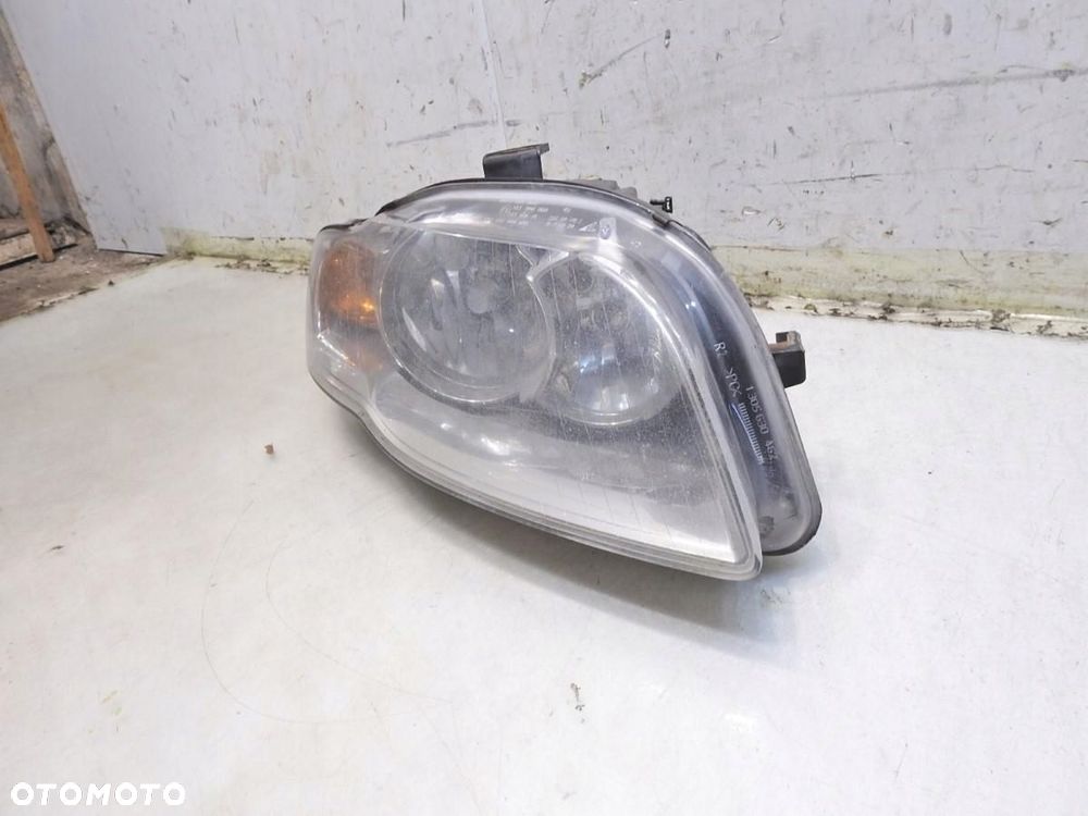 LAMPA PRAWA PRZEDNIA PRZÓD AUDI A4 B7 8E0941004AJ 0301219202 - 8