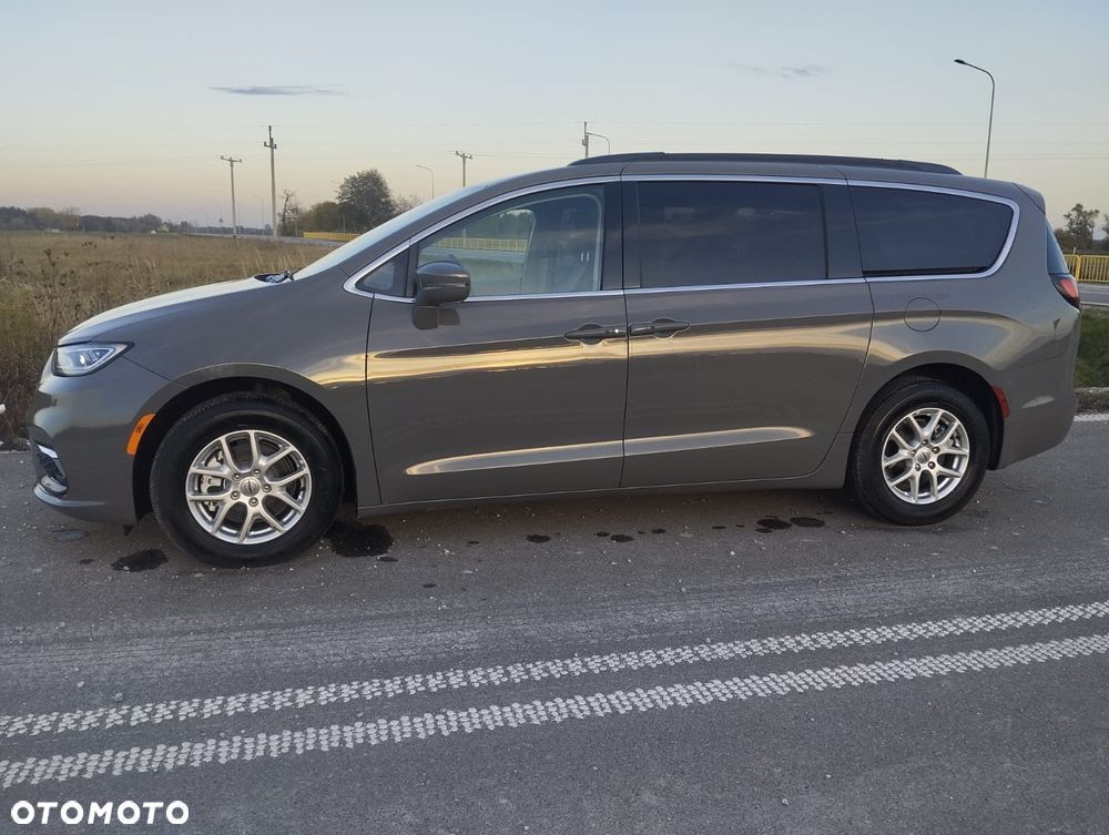 Chrysler Pacifica - 10