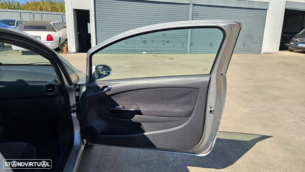 Opel Corsa 1.2 Black Edition - 15