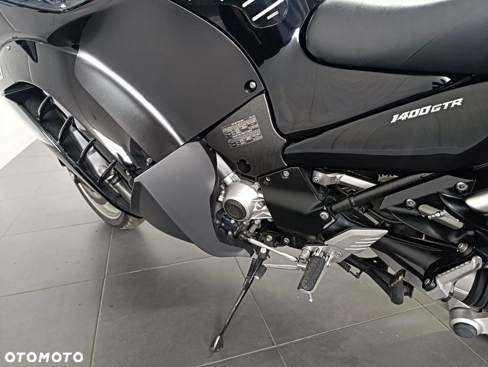 Kawasaki GTR - 9