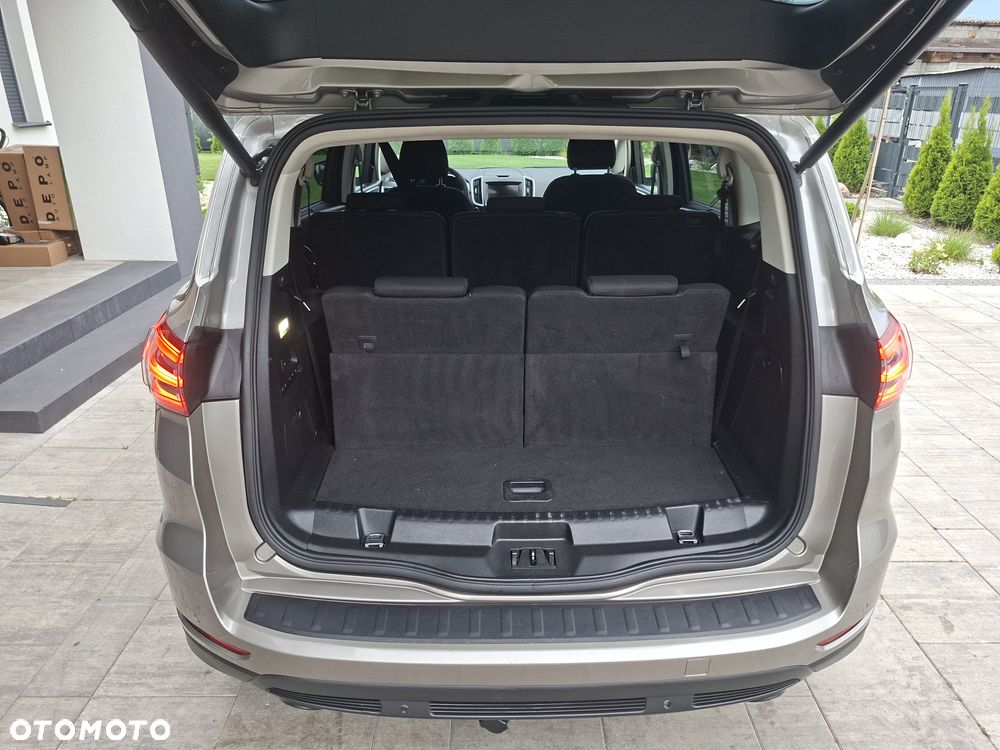 Ford S-Max - 11