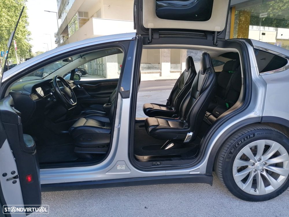 Tesla Model X - 2