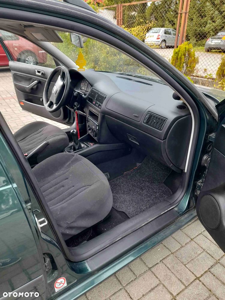 Volkswagen Golf - 11