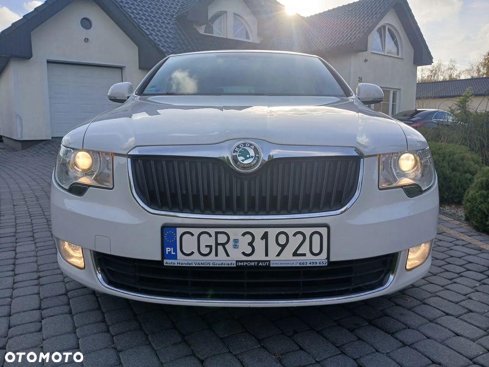 Skoda Superb 2.0 TDI DPF Elegance - 26