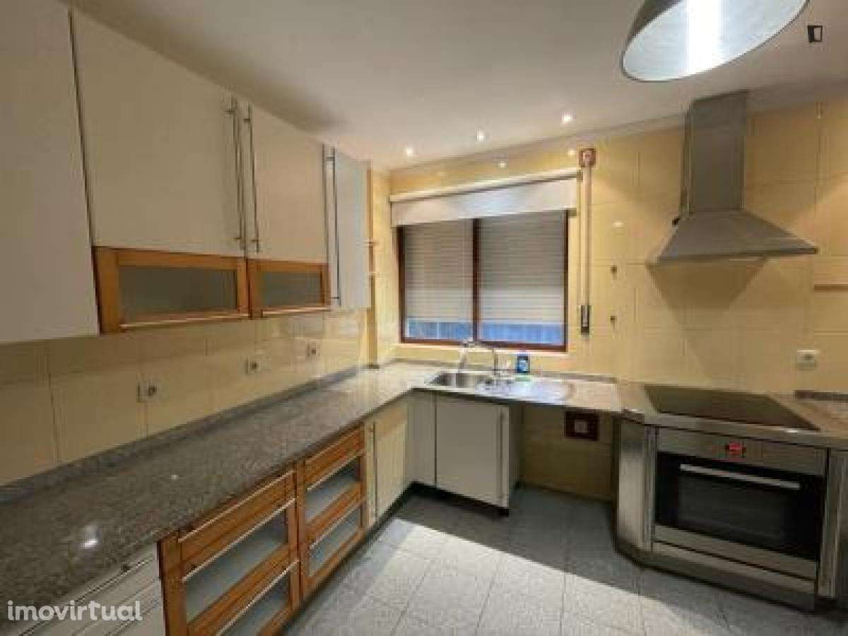 Quarto - localizado em Aveiro - Grande imagem: 3/5