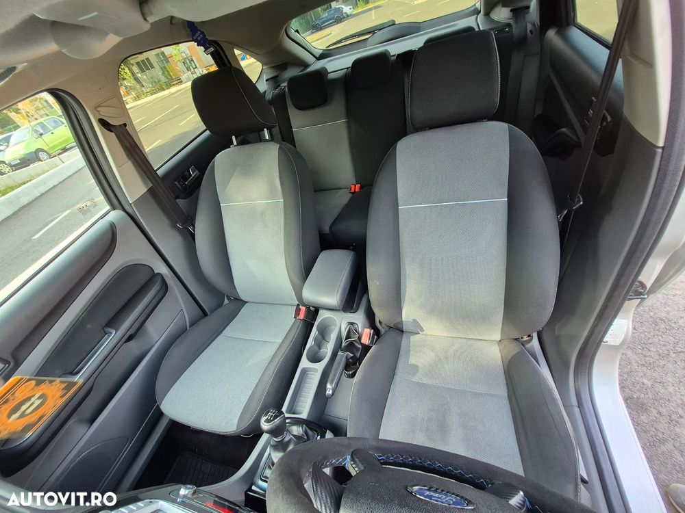 Ford Focus 1.6 TDCI DPF Titanium - 12