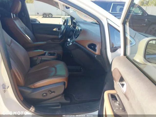 Chrysler Pacifica - 5