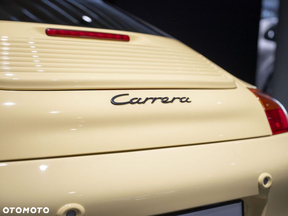 Porsche 911 Carrera - 16