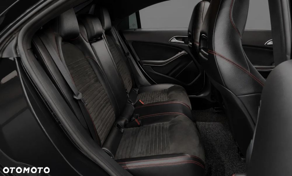Mercedes-Benz CLA 250 4-Matic AMG Line - 17