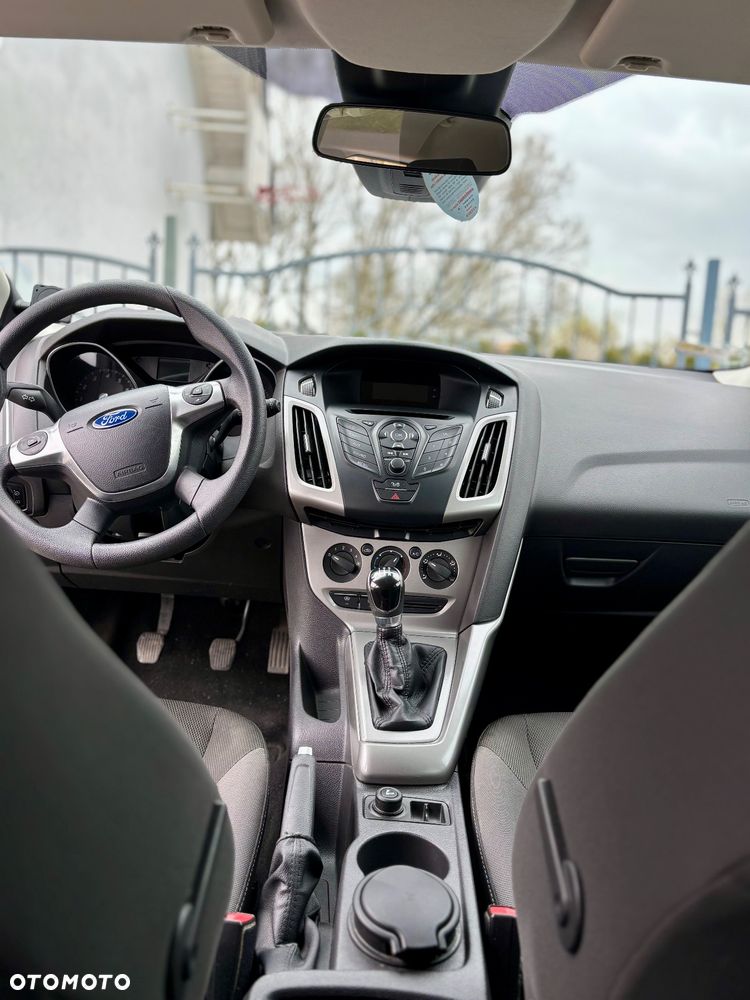 Ford Focus 1.6 Ambiente - 9