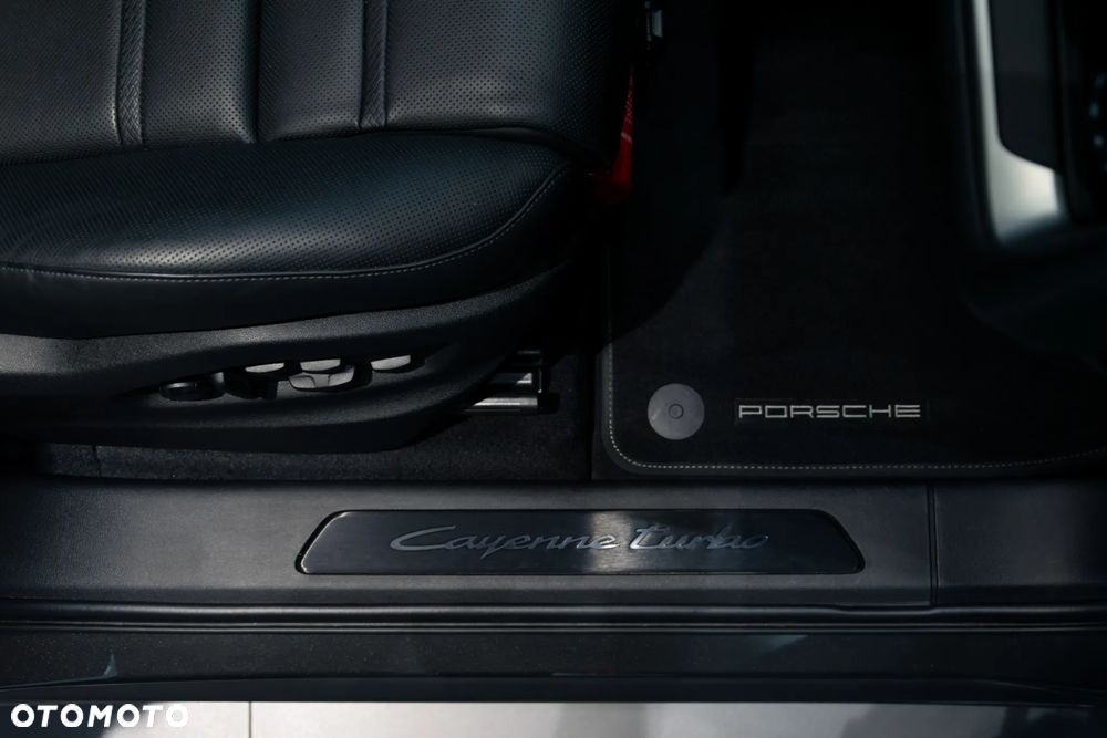 Porsche Cayenne Turbo E-Hybrid PHEV - 21