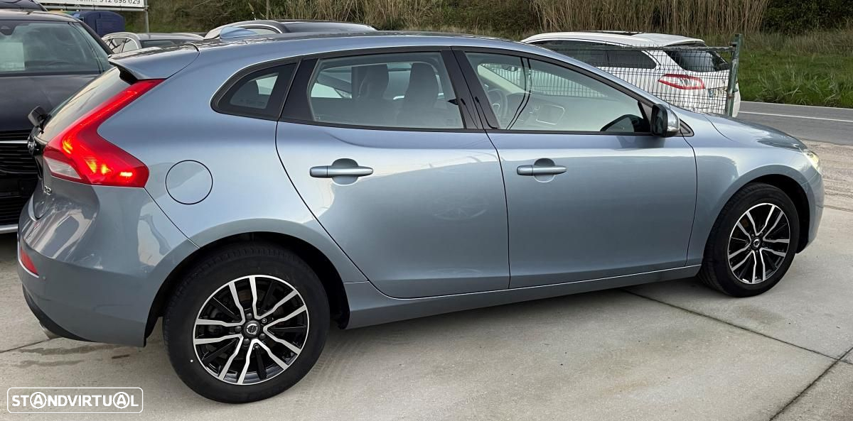 Volvo V40 2.0 D2 Momentum Eco - 9