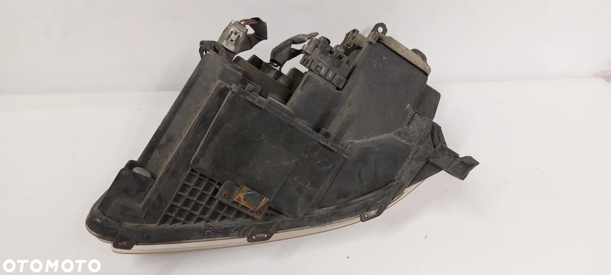 .  LAMPA PRZOD PRZEDNIA PRAWA TOYOTA AVENSIS T25 - 6