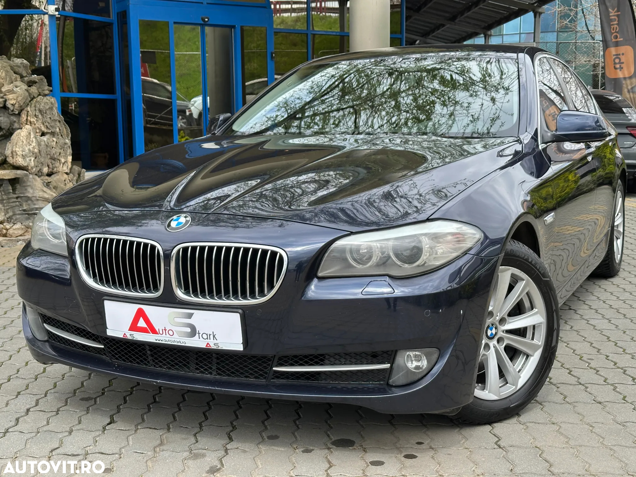BMW Seria 5 525d Aut. - 9