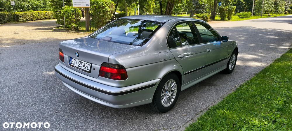 BMW Seria 5 528i - 24
