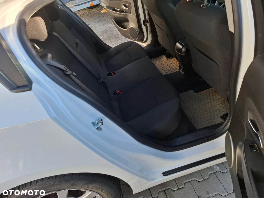 Chevrolet Cruze - 10