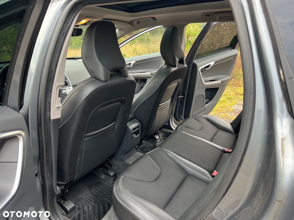 Volvo XC 60 D5 AWD Momentum - 25