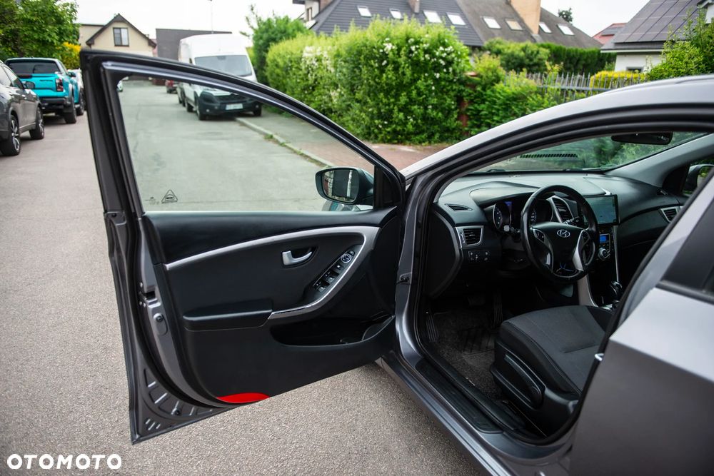 Hyundai i30 1.6 GDI Premium - 17