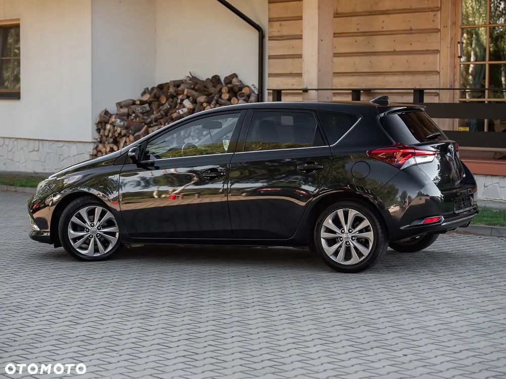 Toyota Auris 1.6 D-4D Design Edition - 11