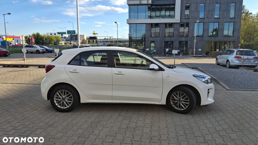 Kia Rio 1.2 L - 4