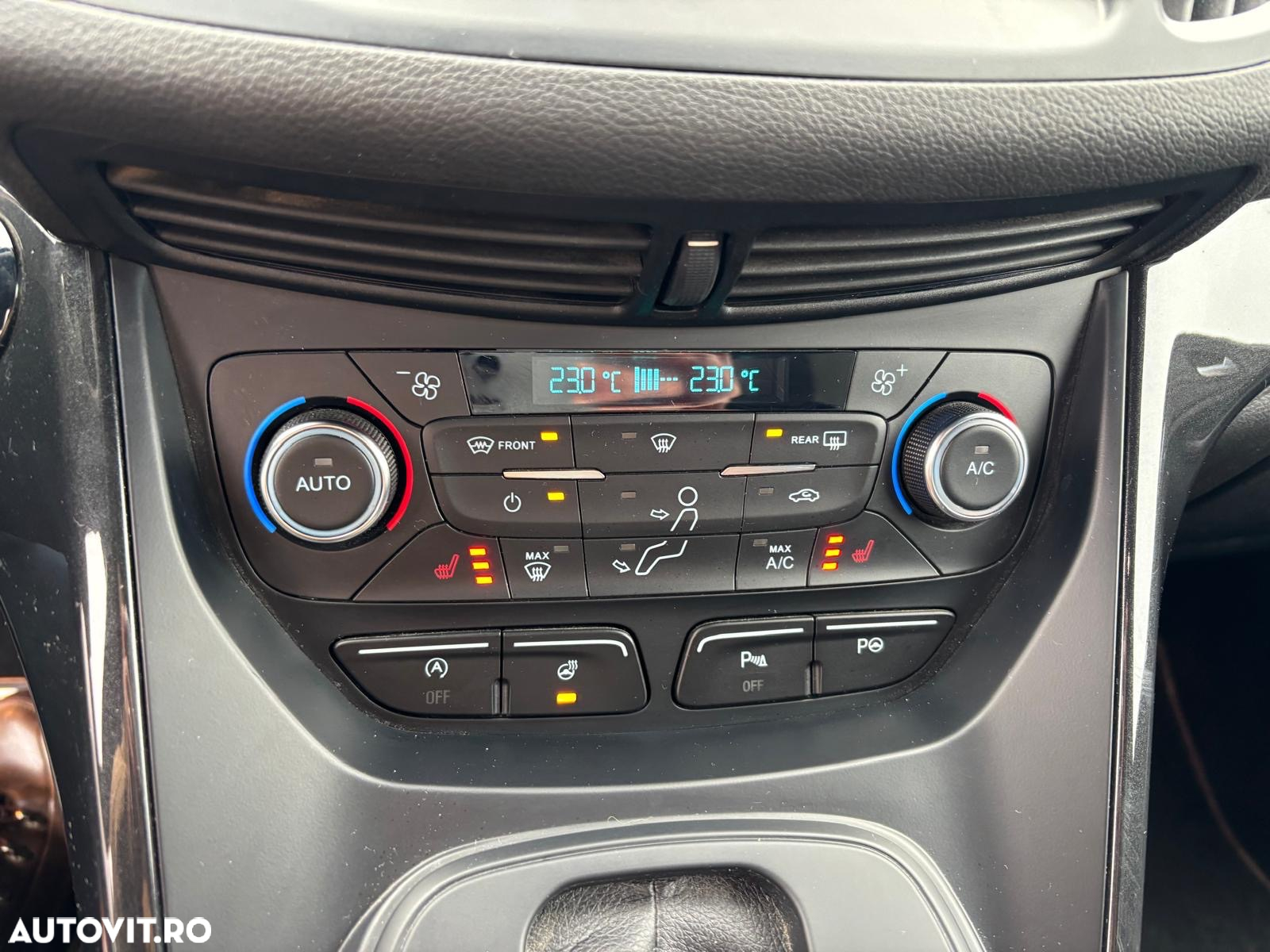 Ford Kuga 2.0 TDCi 4WD Powershift ST-Line - 16