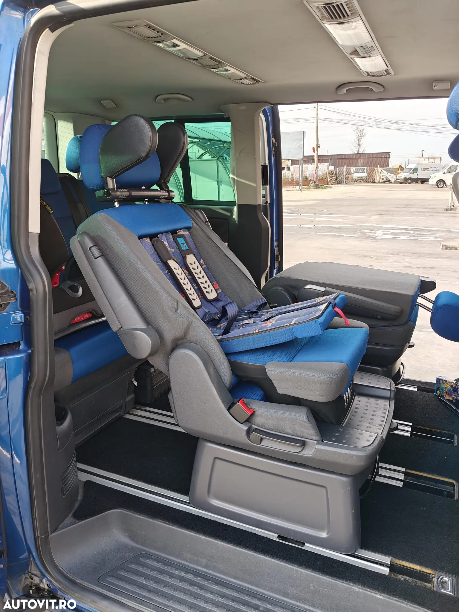Volkswagen Multivan - 13