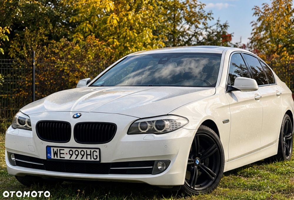 BMW Seria 5 525d Sport-Aut Luxury Line - 2