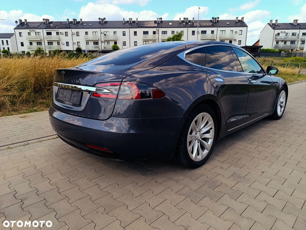Tesla Model S - 17